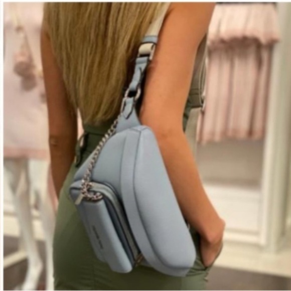 Michael Kors Maisie Large 2 in 1 Sling Pack Crossbody Bag Pale Blue - Picture 2 of 10